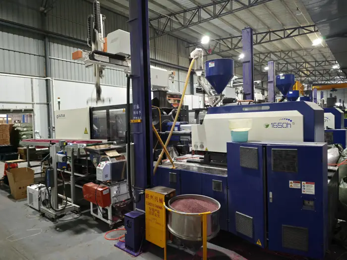 Injection molding machines at Lizhong Plastic