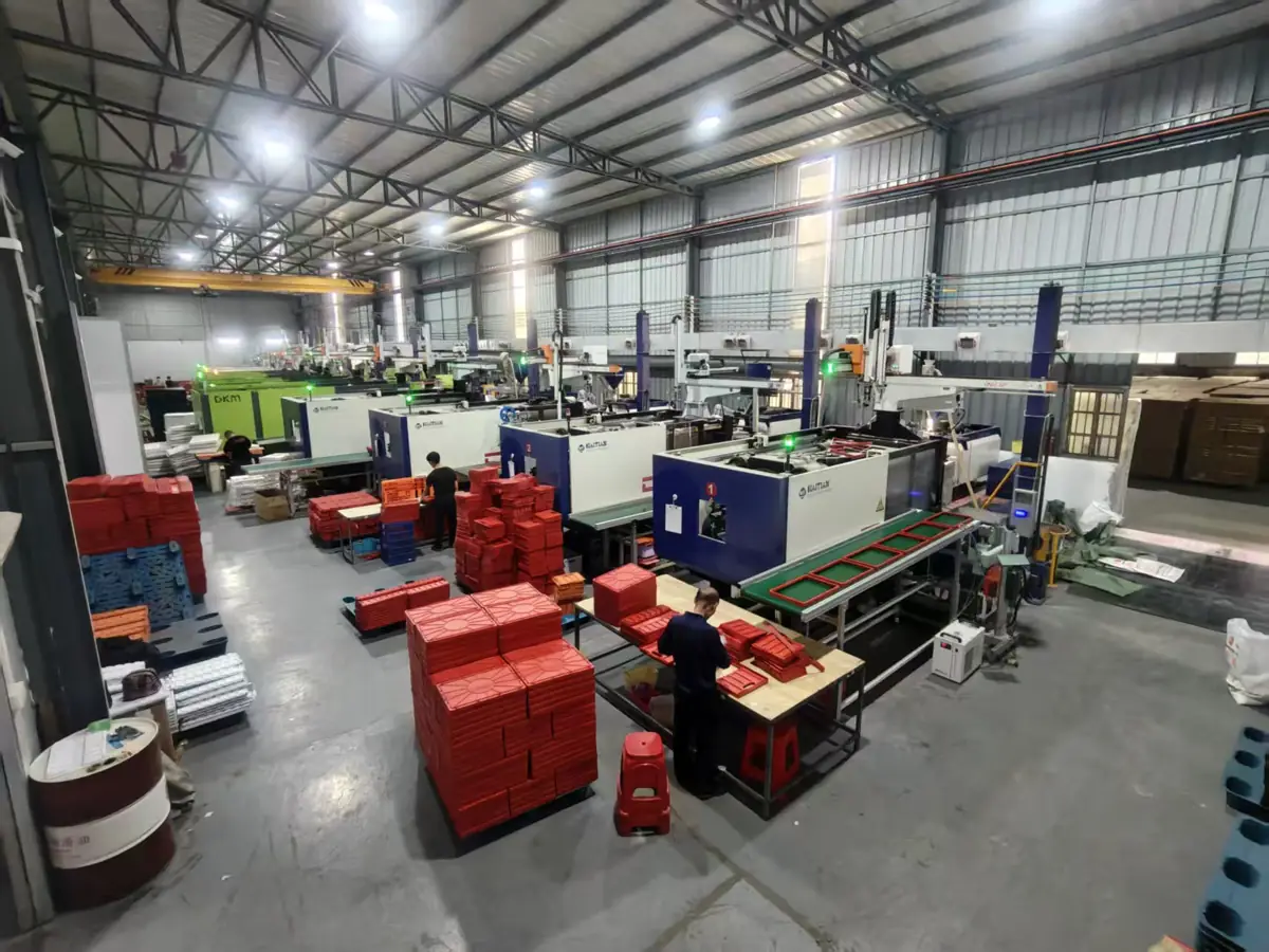 Lizhong Plastic injection molding factory overview