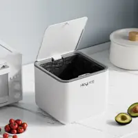 Desktop Mini Trash Can 8868 – in-use scene 3